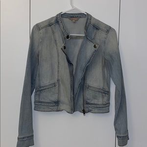 Moto Style Light wash jean jacket 😍